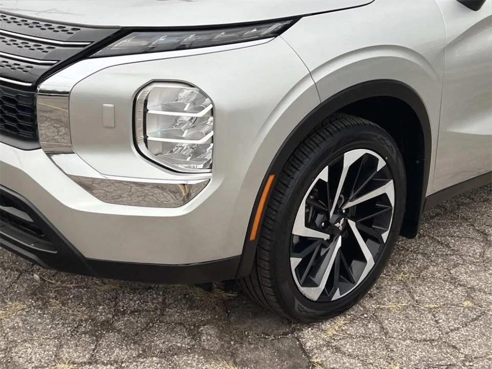 2022 Mitsubishi Outlander - Image 6 of 18