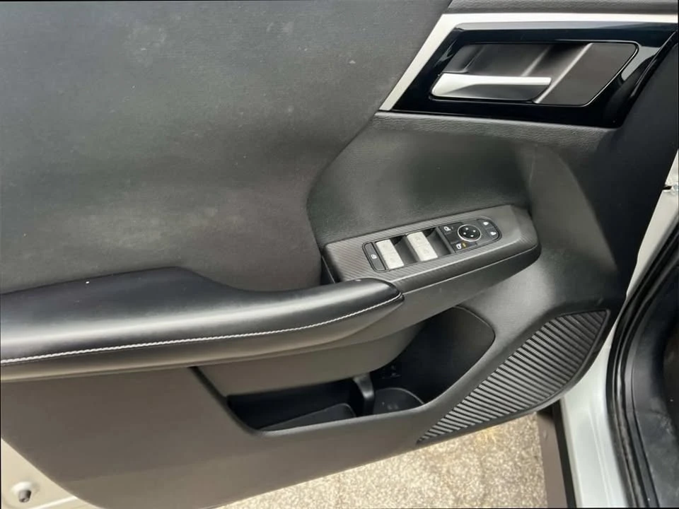 2022 Mitsubishi Outlander - Image 10 of 18