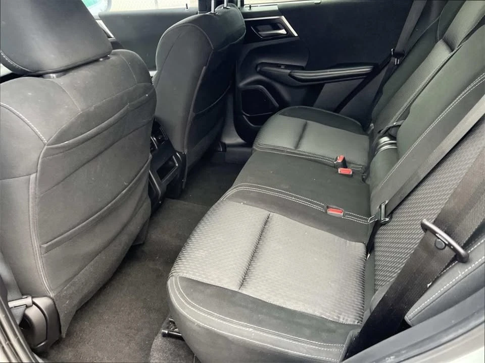 2022 Mitsubishi Outlander - Image 9 of 18