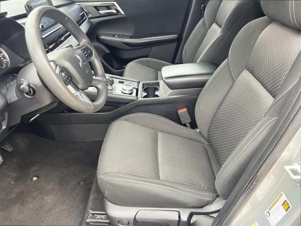 2022 Mitsubishi Outlander - Image 12 of 18