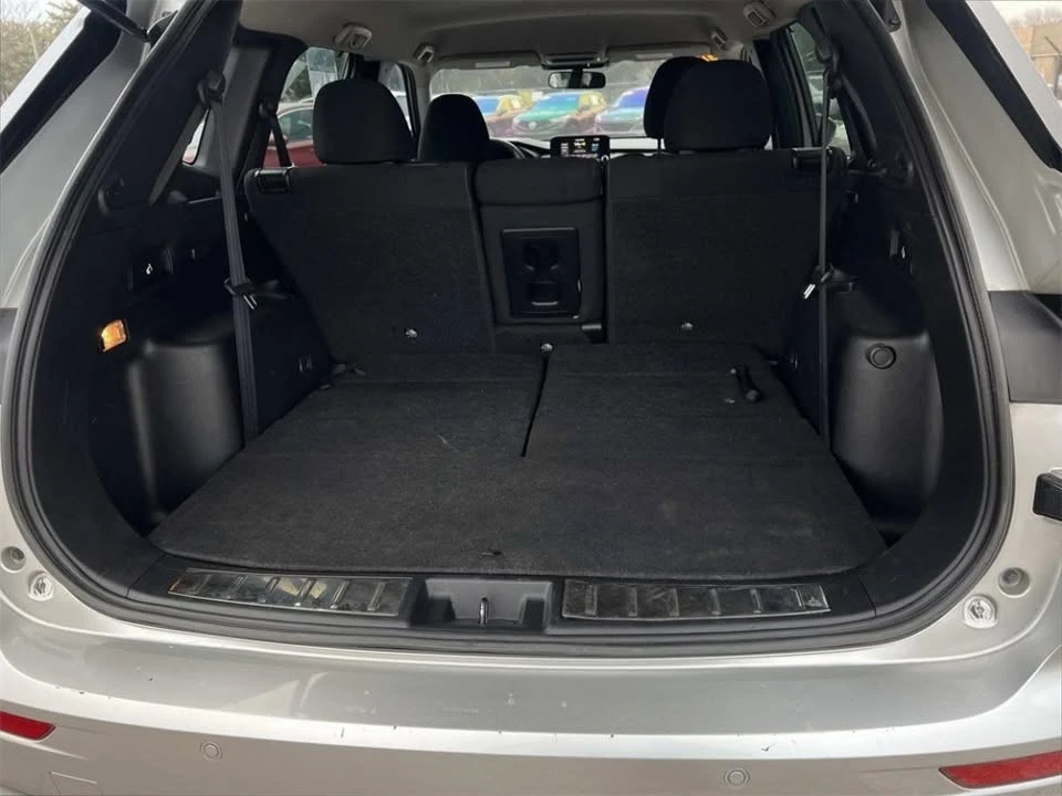 2022 Mitsubishi Outlander - Image 8 of 18