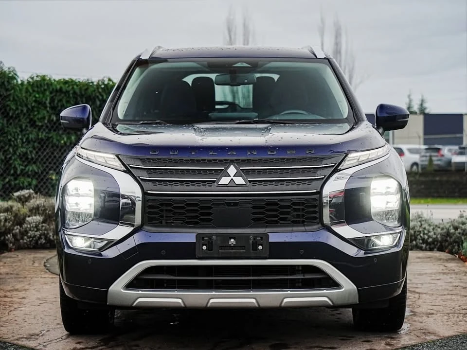 2022 Mitsubishi Outlander - Image 3 of 20