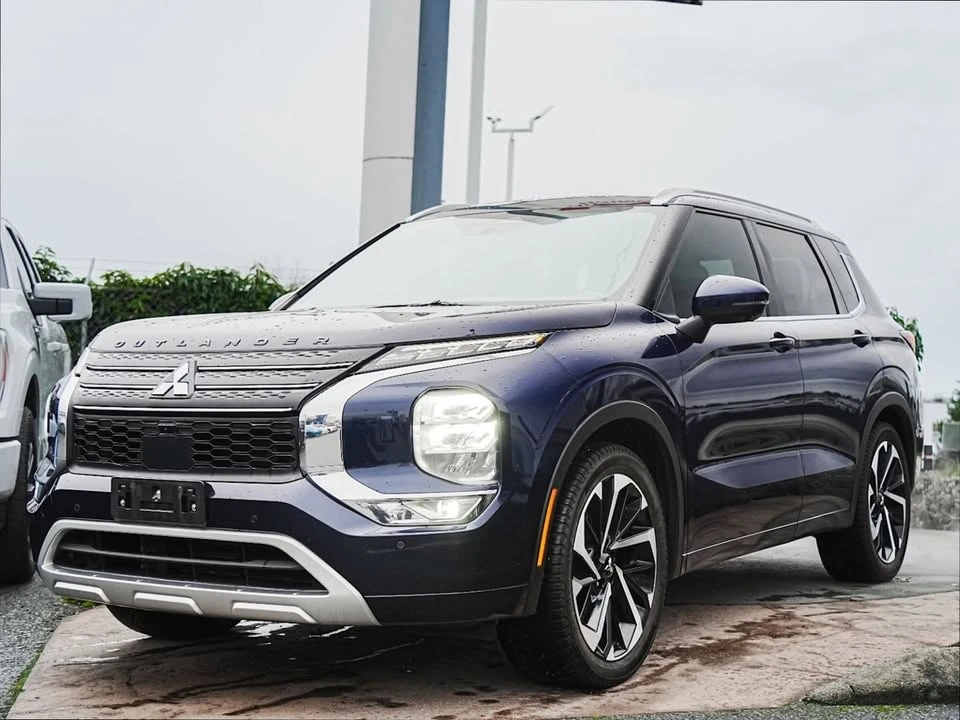 2022 Mitsubishi Outlander - Image 2 of 20