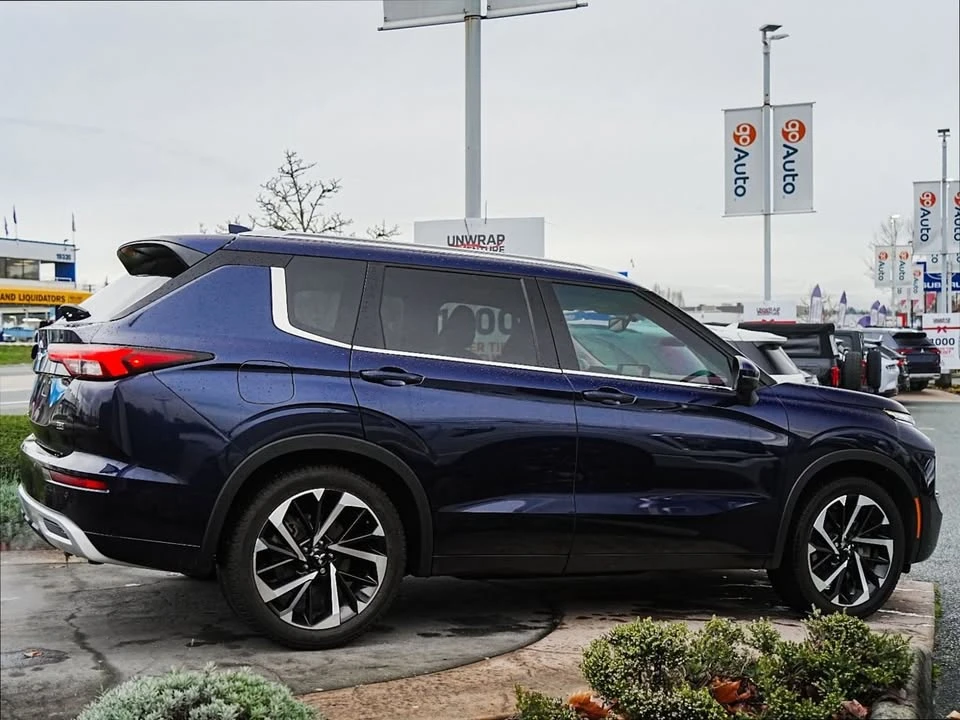 2022 Mitsubishi Outlander - Image 5 of 20