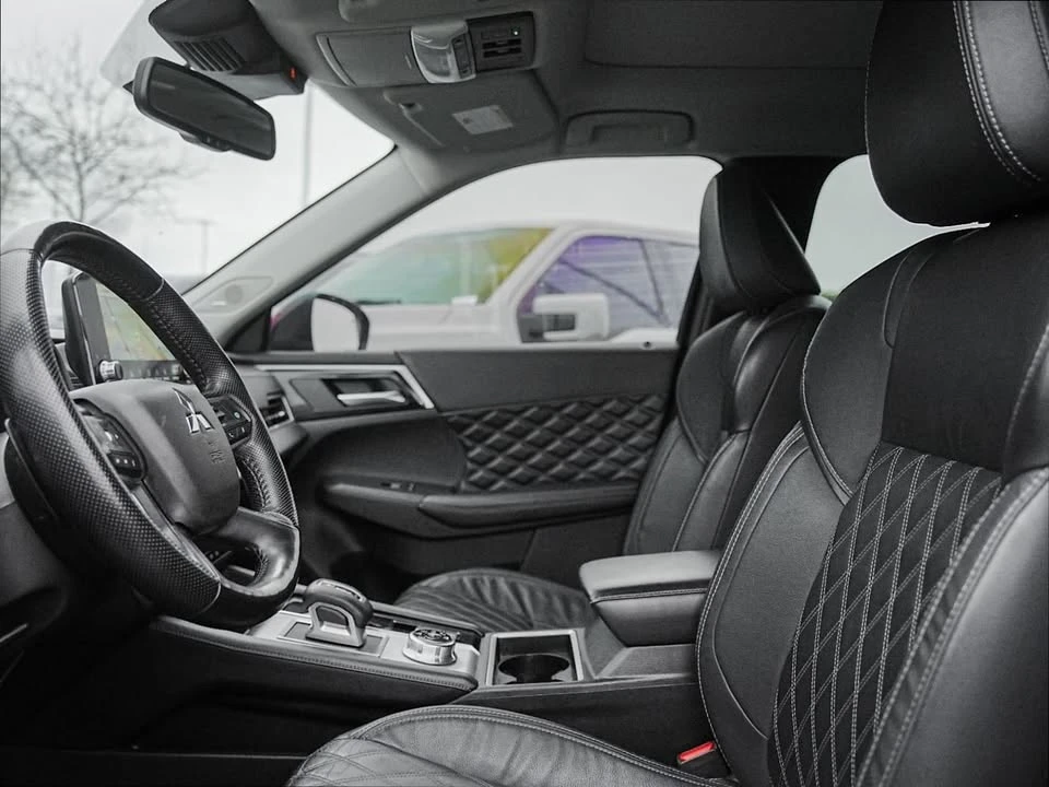 2022 Mitsubishi Outlander - Image 15 of 20