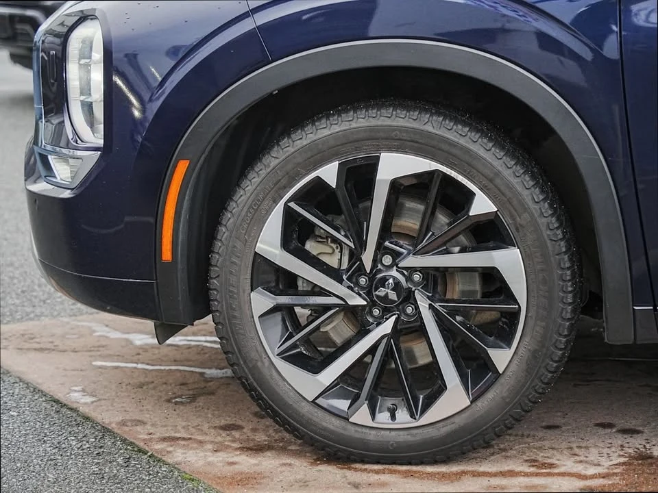 2022 Mitsubishi Outlander - Image 11 of 20