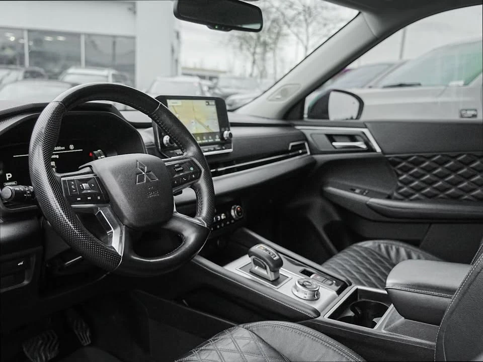 2022 Mitsubishi Outlander - Image 17 of 20