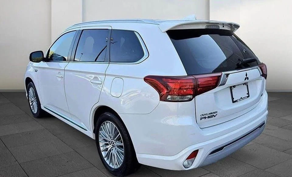 2022 Mitsubishi Outlander - Image 2 of 7