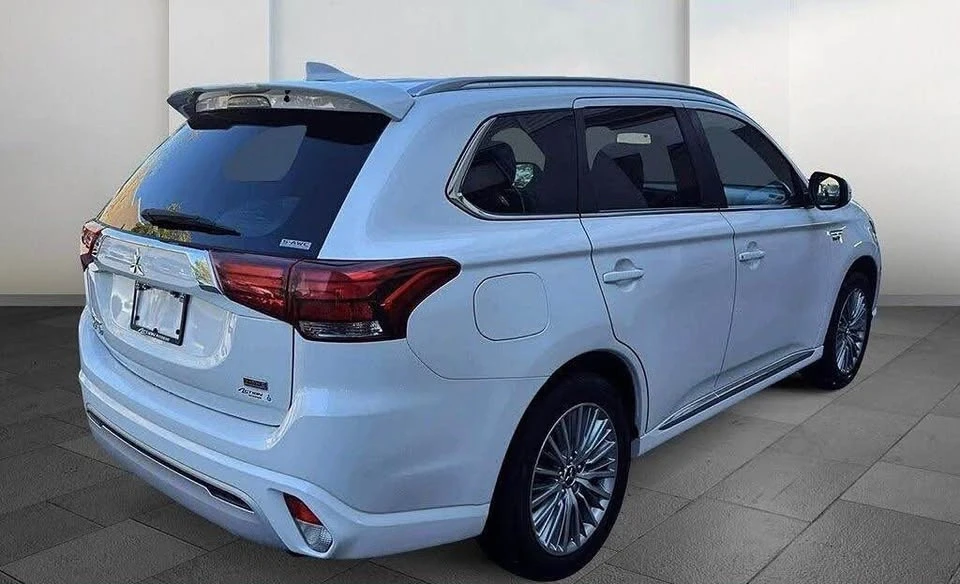 2022 Mitsubishi Outlander - Image 4 of 7