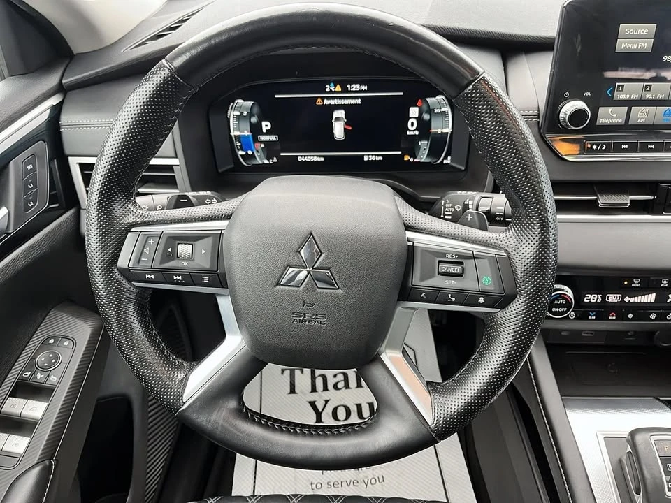 2022 Mitsubishi Outlander - Image 16 of 17