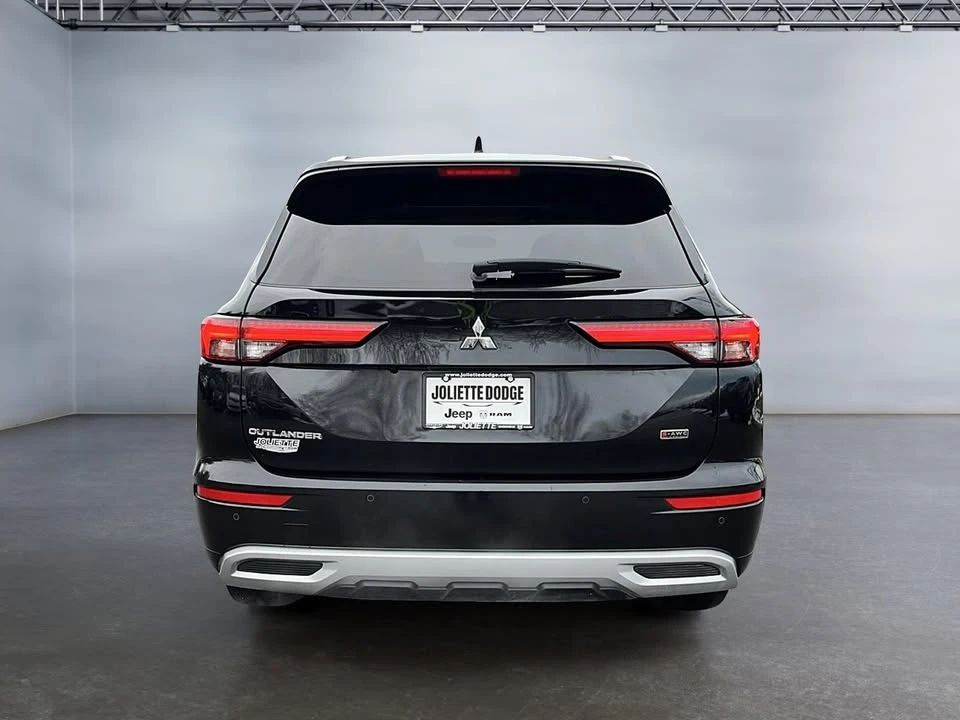 2022 Mitsubishi Outlander - Image 7 of 17