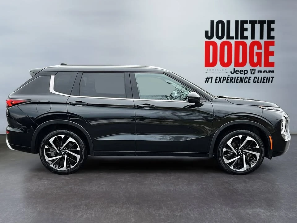 2022 Mitsubishi Outlander - Image 9 of 17
