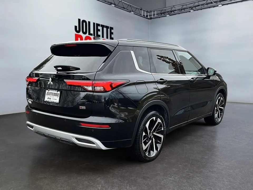 2022 Mitsubishi Outlander - Image 8 of 17