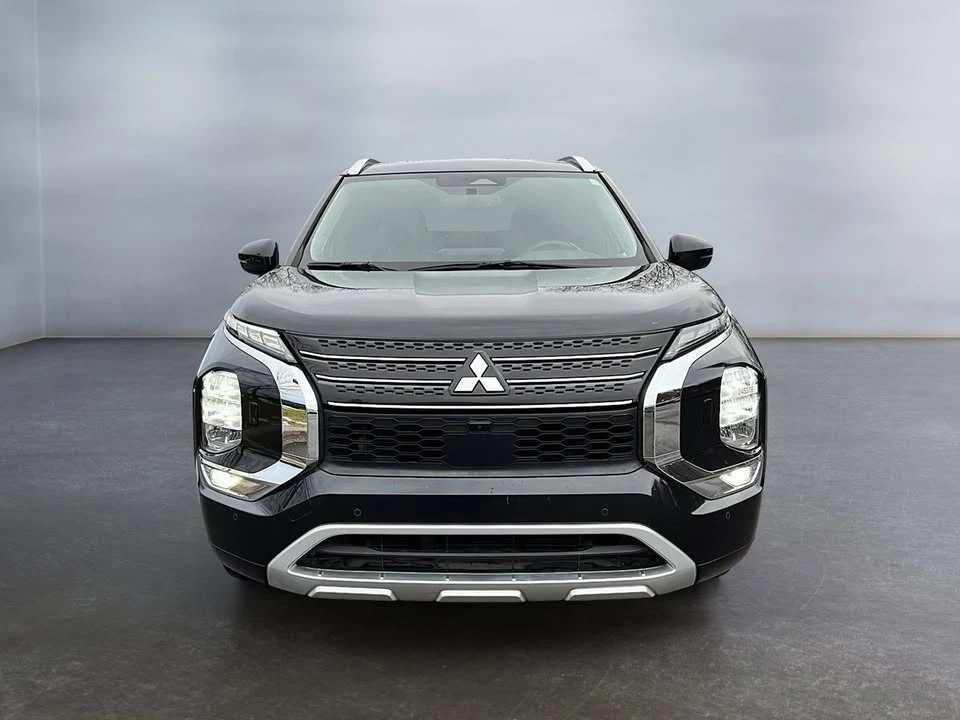 2022 Mitsubishi Outlander - Image 2 of 17