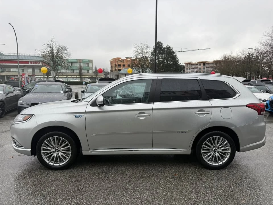 2022 Mitsubishi Outlander - Image 8 of 20