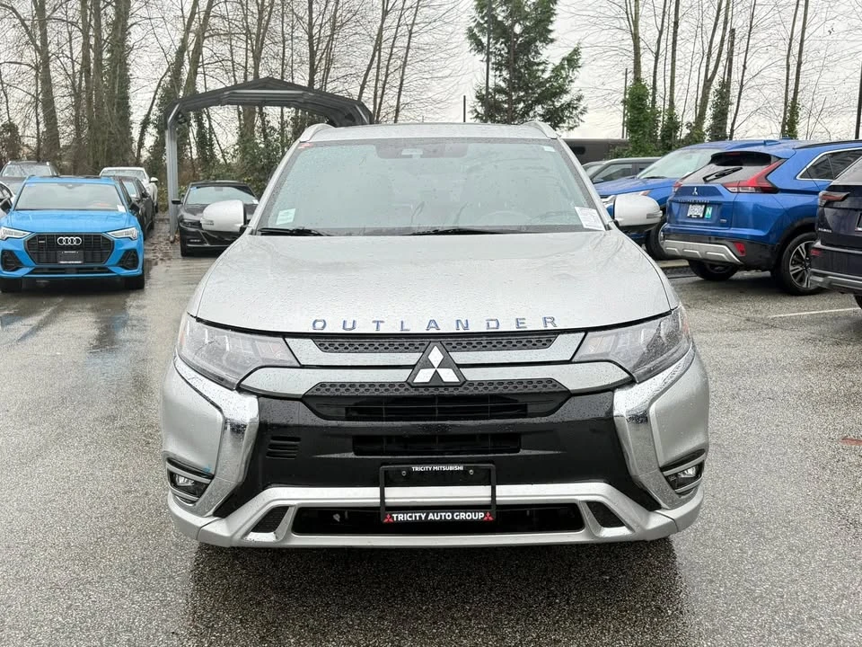 2022 Mitsubishi Outlander - Image 2 of 20