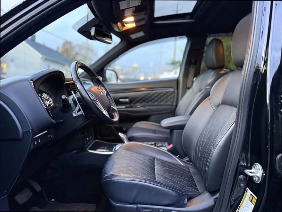 2022 Mitsubishi Outlander - Image 13 of 19