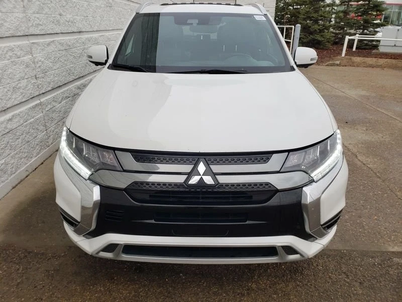 2022 Mitsubishi Outlander - Image 2 of 20