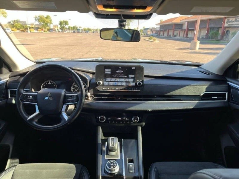 2022 Mitsubishi Outlander - Image 9 of 14