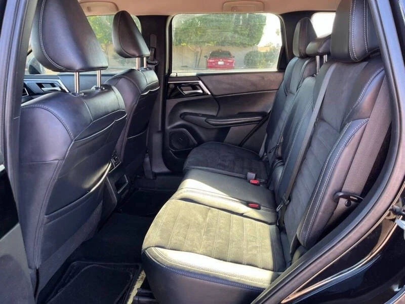 2022 Mitsubishi Outlander - Image 7 of 14