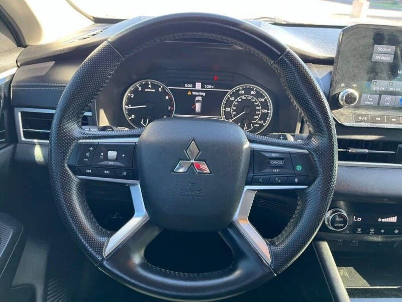 2022 Mitsubishi Outlander - Image 10 of 14