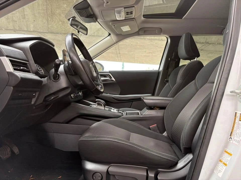 2022 Mitsubishi Outlander - Image 12 of 16