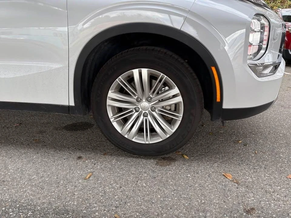 2022 Mitsubishi Outlander - Image 6 of 16