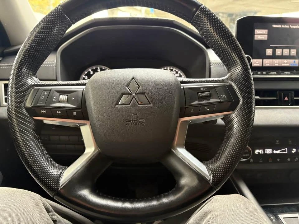 2022 Mitsubishi Outlander - Image 11 of 16