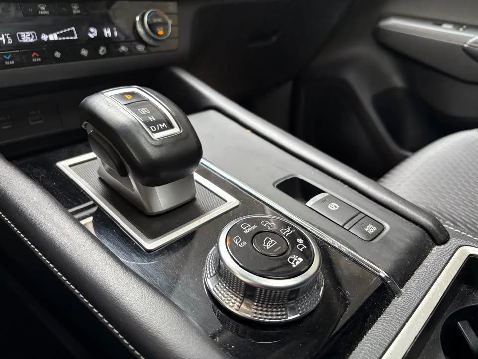 2022 Mitsubishi Outlander - Image 9 of 16