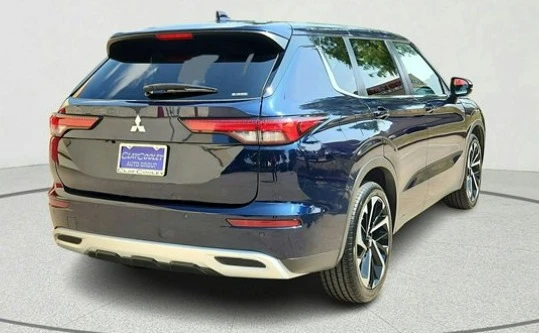2022 Mitsubishi Outlander - Image 5 of 14