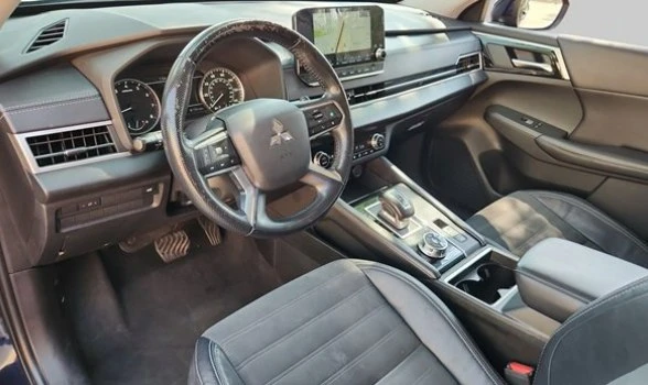2022 Mitsubishi Outlander - Image 7 of 14