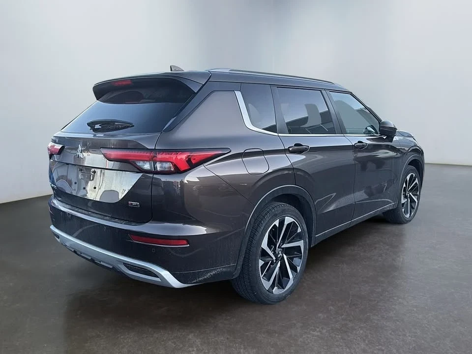 2022 Mitsubishi Outlander - Image 3 of 7