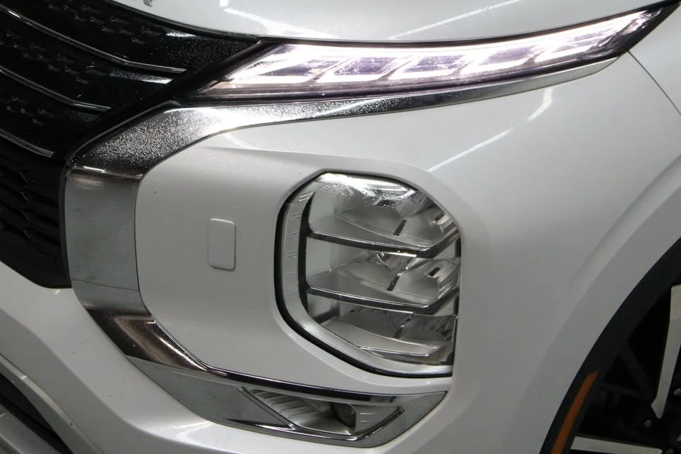2022 Mitsubishi Outlander - Image 2 of 5