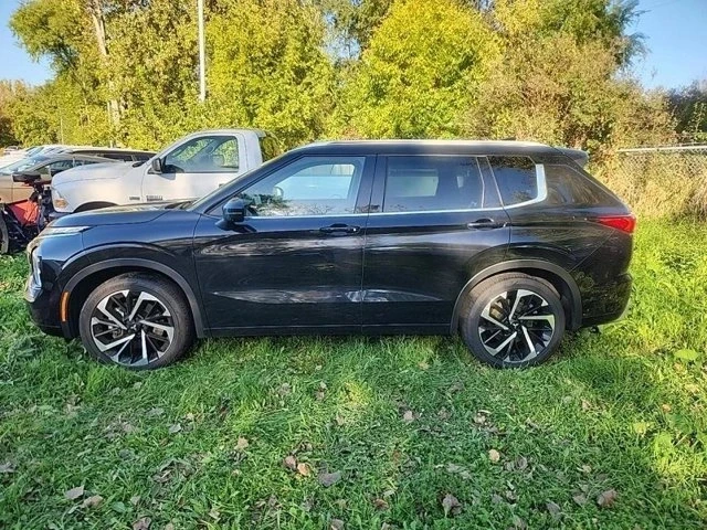 2022 Mitsubishi Outlander - Image 3 of 9