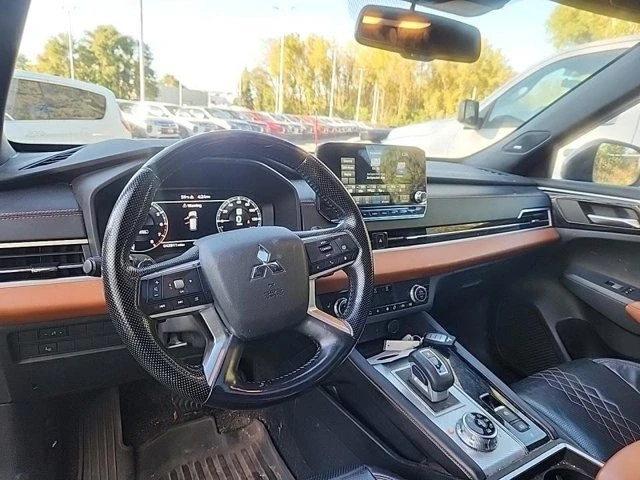 2022 Mitsubishi Outlander - Image 7 of 9