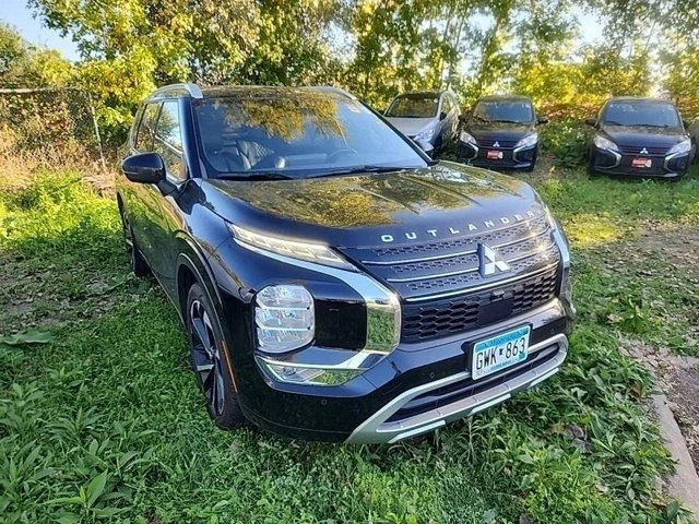2022 Mitsubishi Outlander - Image 2 of 9