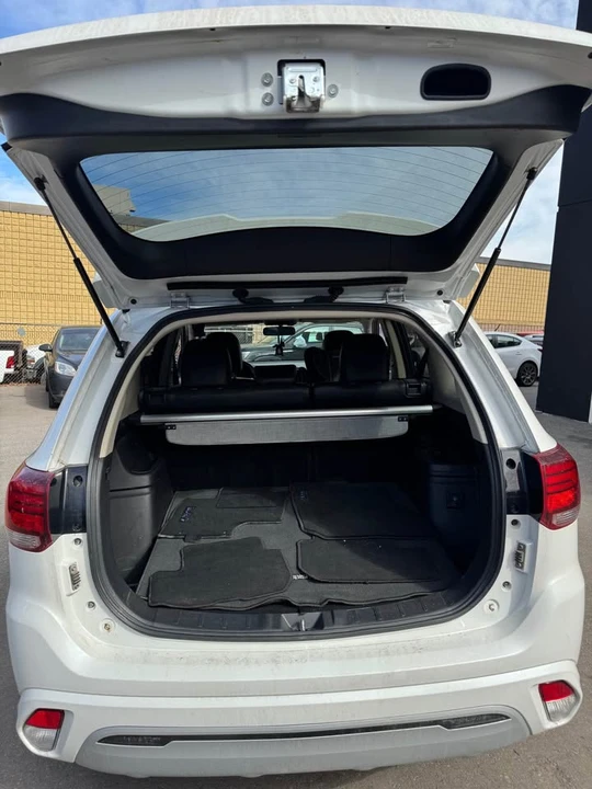 2022 Mitsubishi Outlander - Image 6 of 14