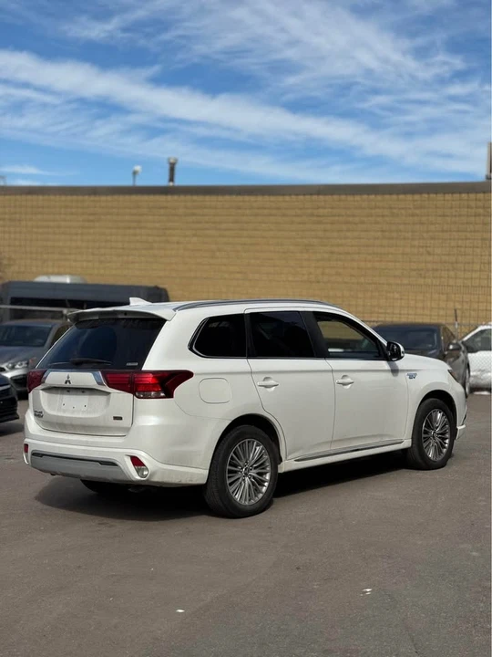 2022 Mitsubishi Outlander - Image 4 of 14