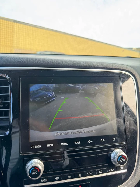 2022 Mitsubishi Outlander - Image 13 of 14