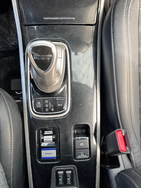 2022 Mitsubishi Outlander - Image 14 of 14