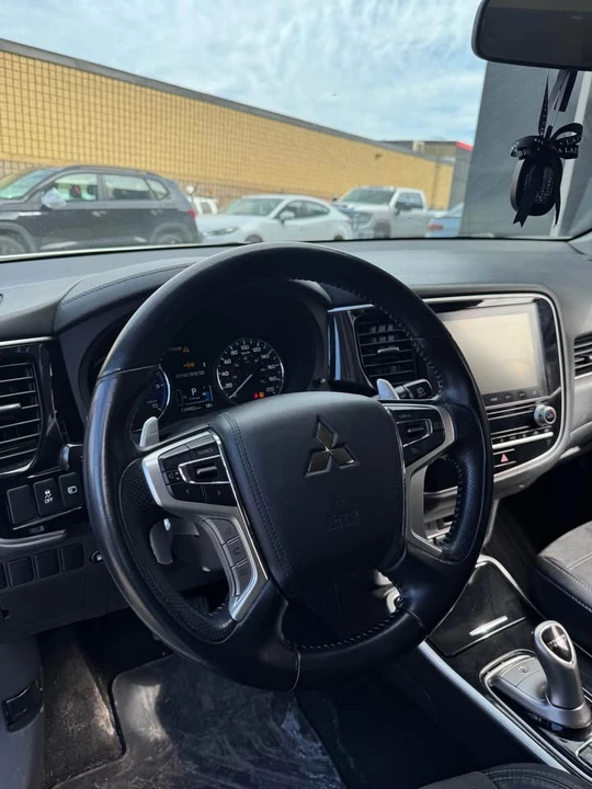 2022 Mitsubishi Outlander - Image 9 of 14