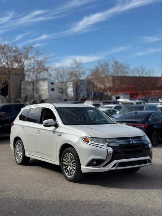 2022 Mitsubishi Outlander - Image 3 of 14