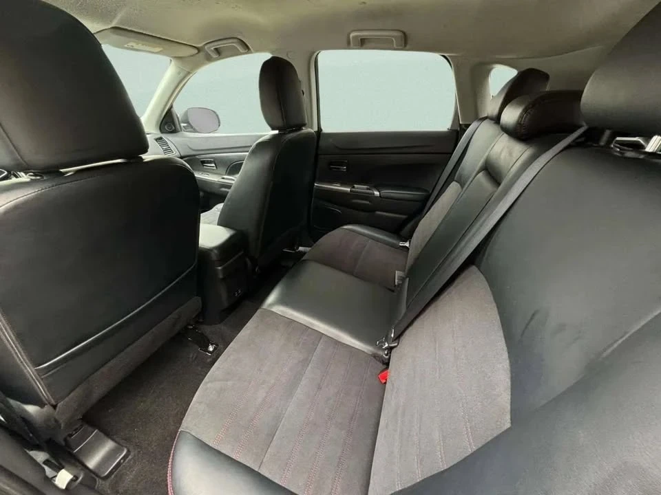2022 Mitsubishi Outlander - Image 16 of 19