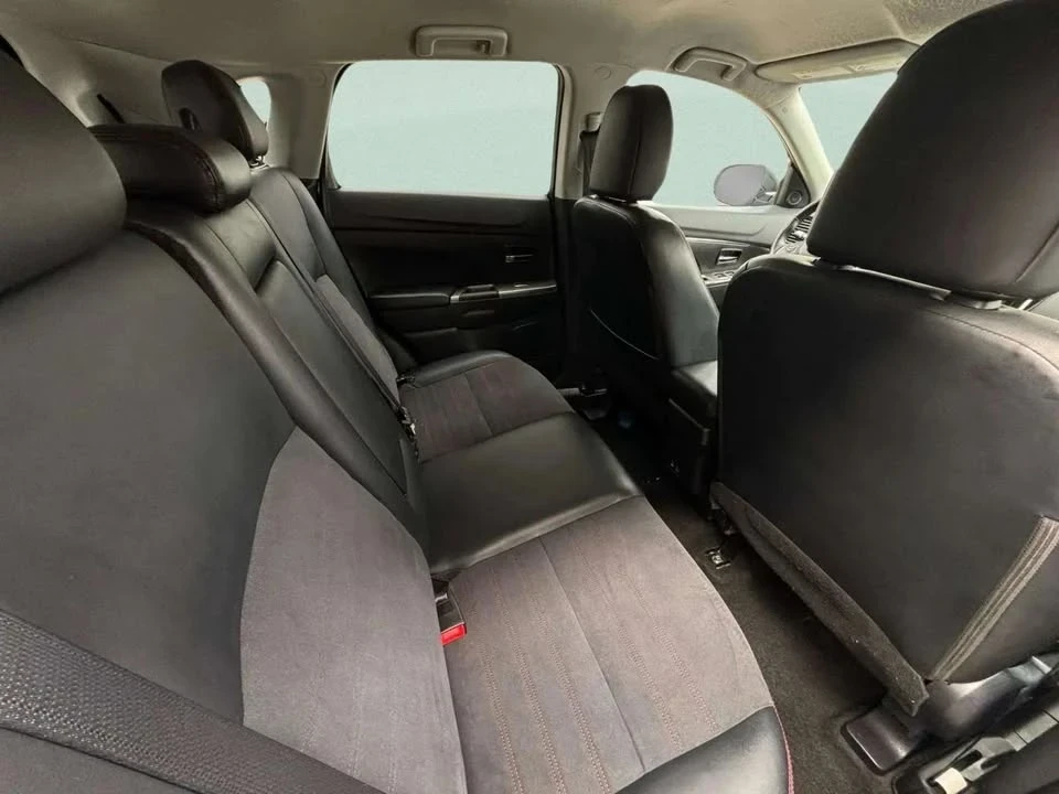 2022 Mitsubishi Outlander - Image 13 of 19