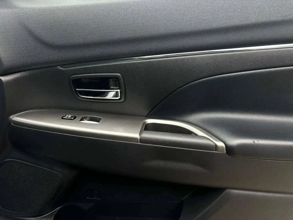 2022 Mitsubishi Outlander - Image 7 of 19