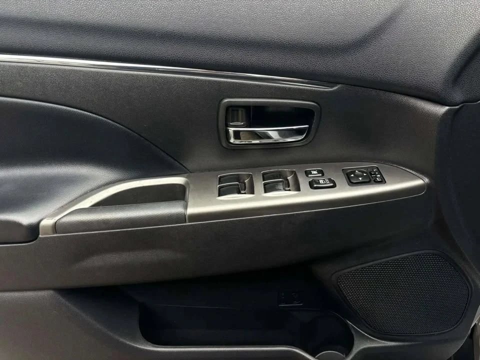 2022 Mitsubishi Outlander - Image 18 of 19