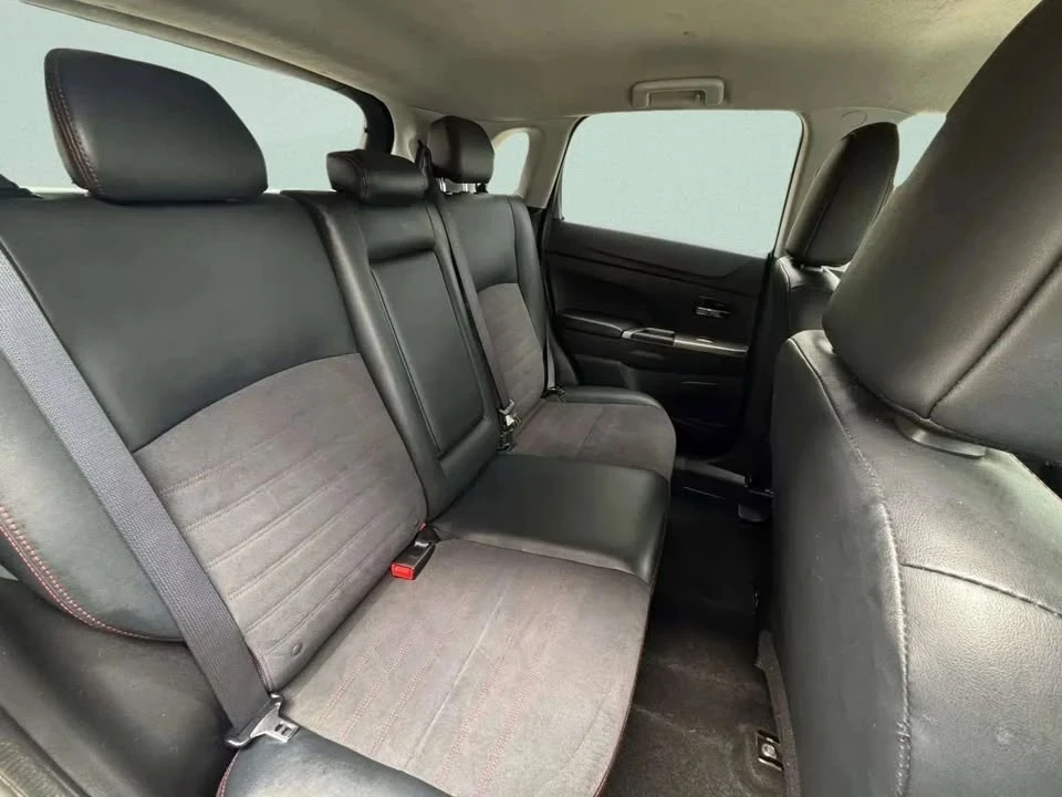 2022 Mitsubishi Outlander - Image 12 of 19
