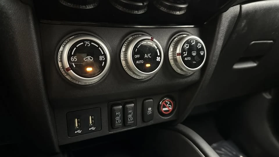2022 Mitsubishi Outlander - Image 10 of 17
