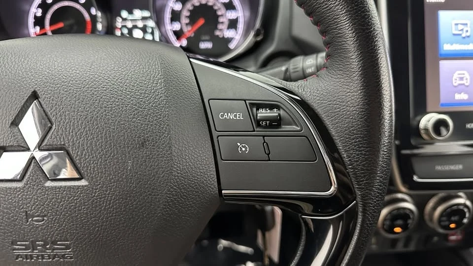 2022 Mitsubishi Outlander - Image 13 of 17
