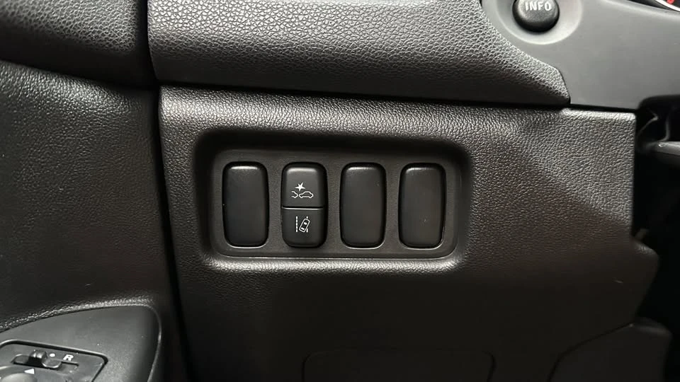 2022 Mitsubishi Outlander - Image 14 of 17